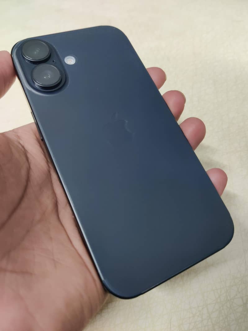 Apple iPhone 16 0