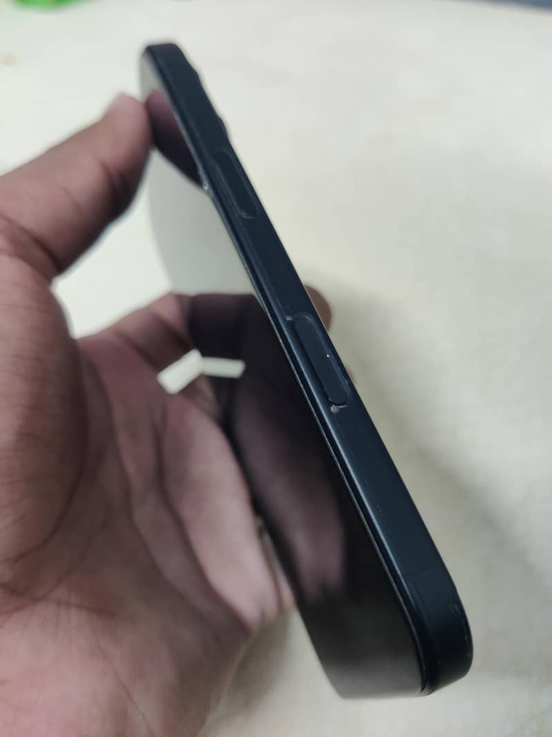 Apple iPhone 16 1