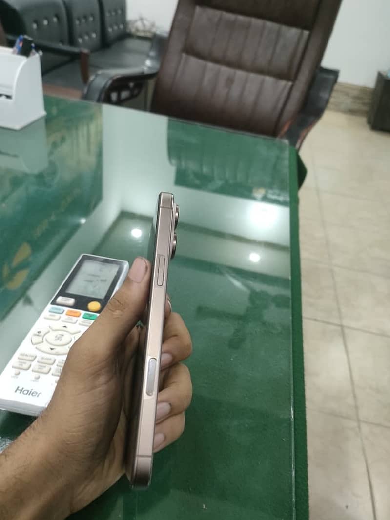 Iphone 16 pro max 3