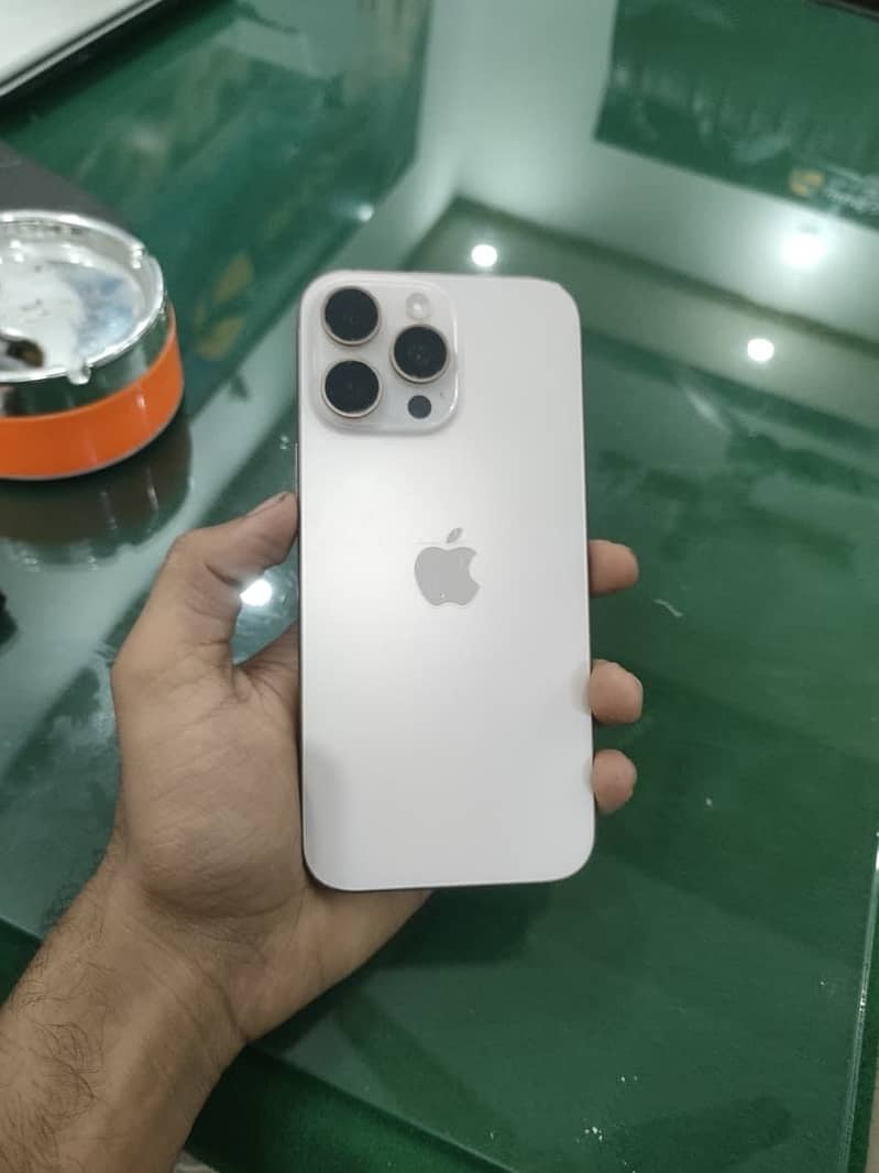 Iphone 16 pro max 4