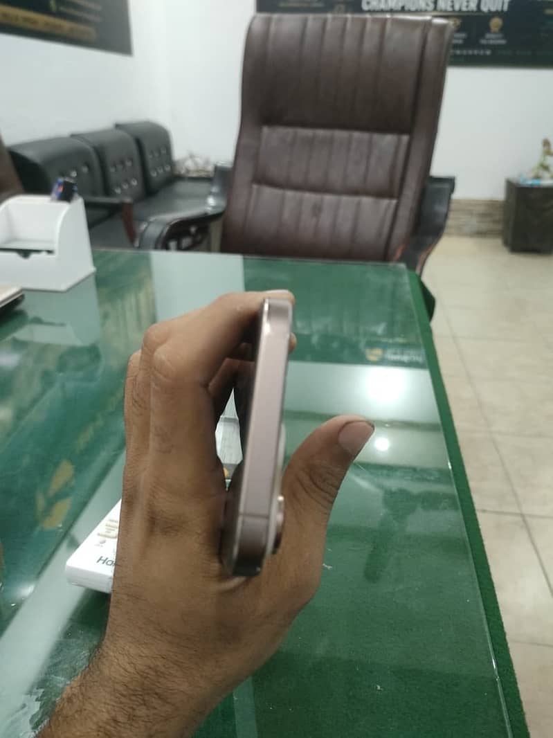 Iphone 16 pro max 5