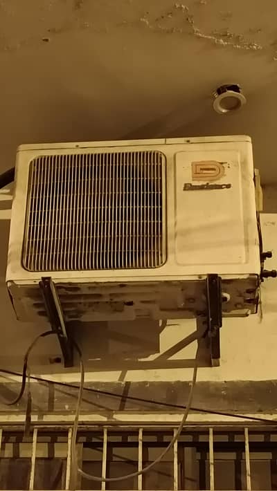 Dawlance 1 ton split air condition