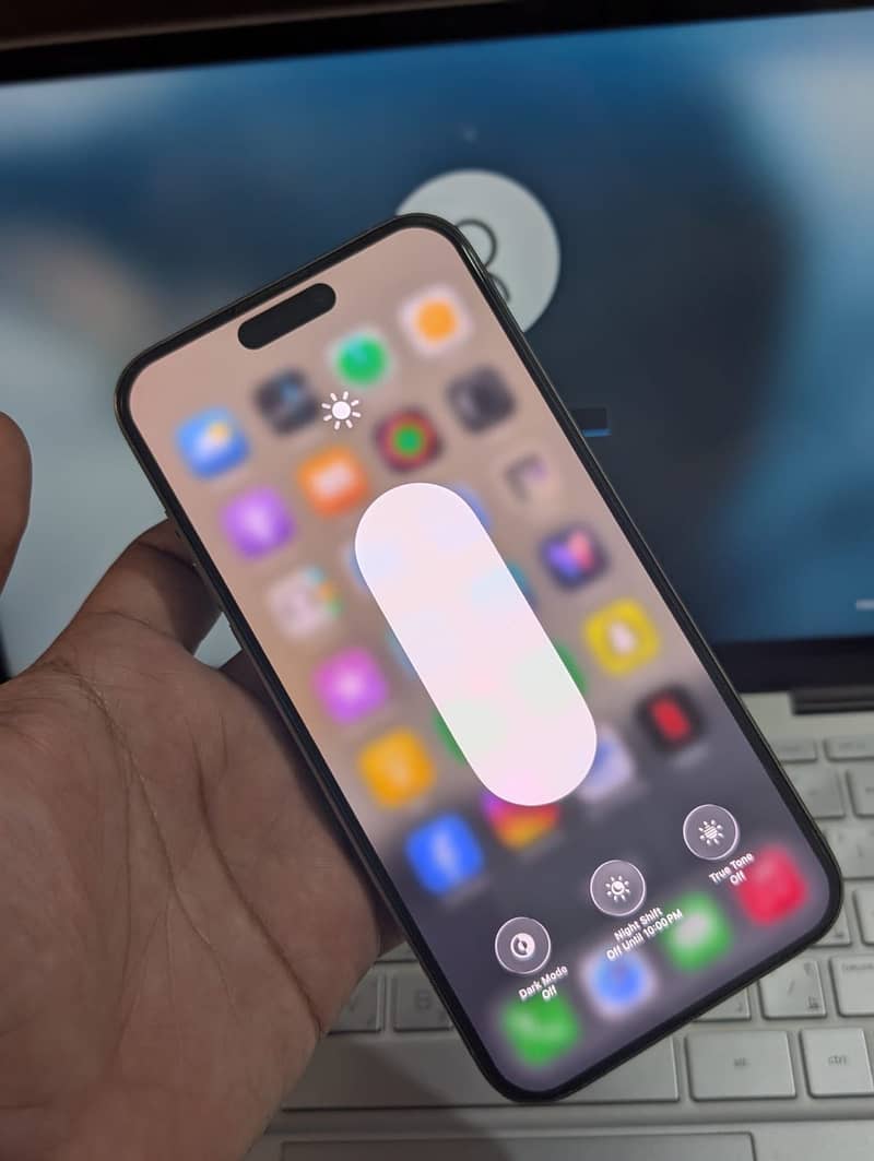 Apple iPhone 15 Pro Max 1