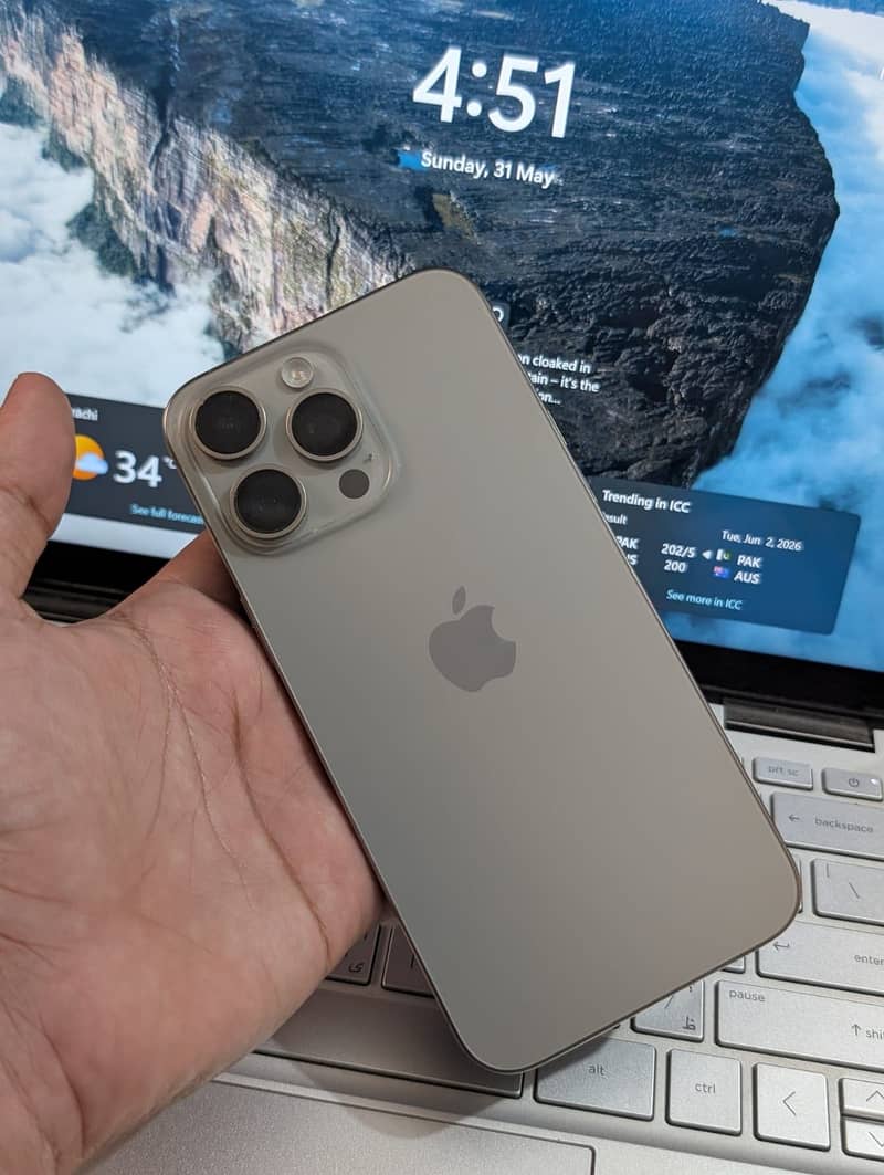 Apple iPhone 15 Pro Max 2