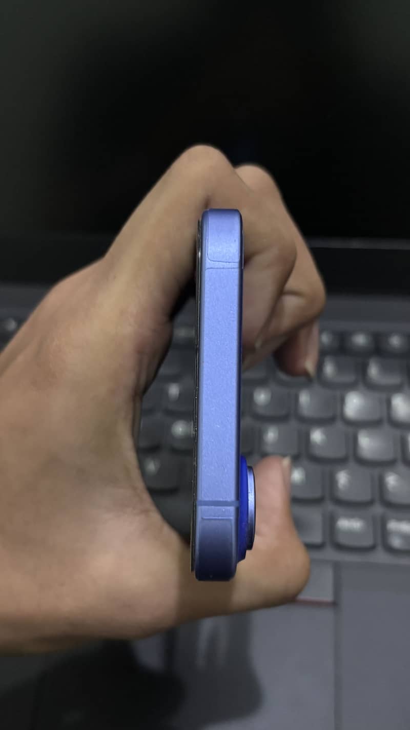 Apple iPhone 16 3