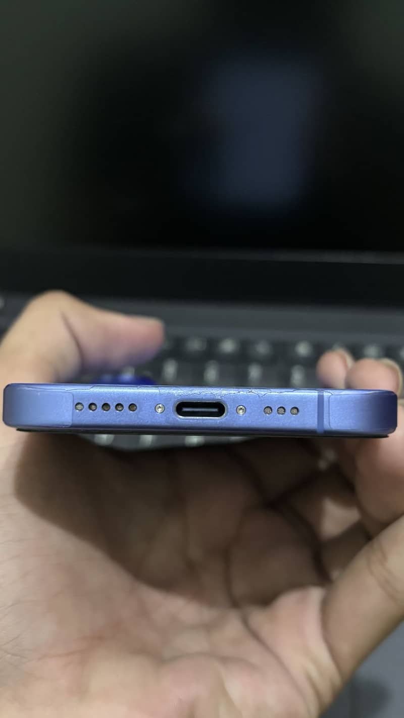 Apple iPhone 16 5