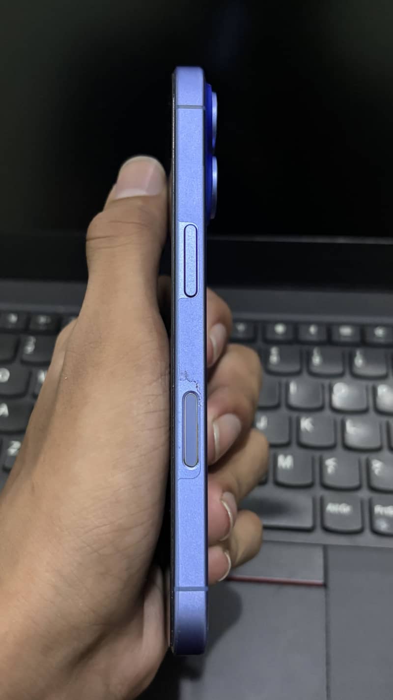 Apple iPhone 16 6
