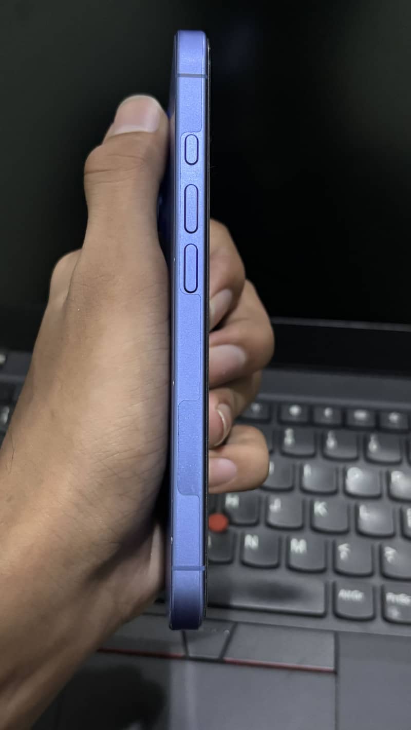 Apple iPhone 16 7