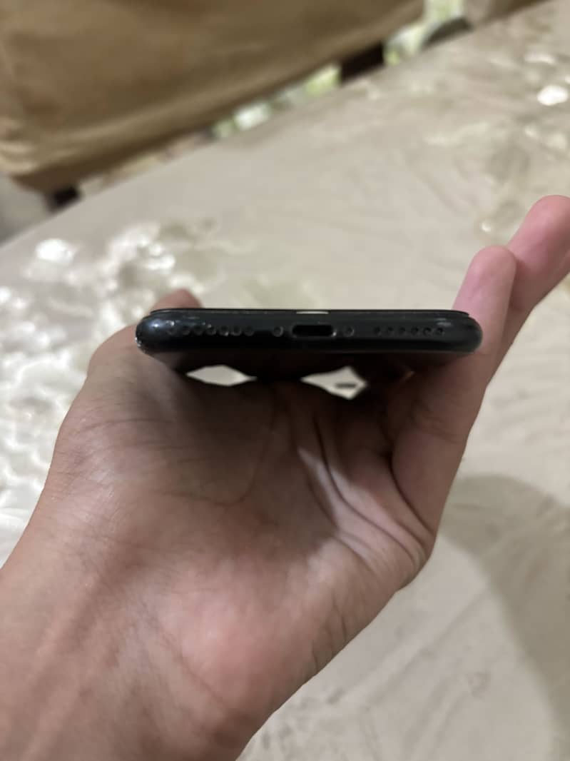 Apple iPhone SE 2 6