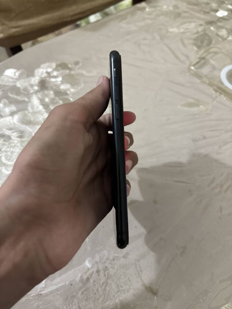 Apple iPhone SE 2 7