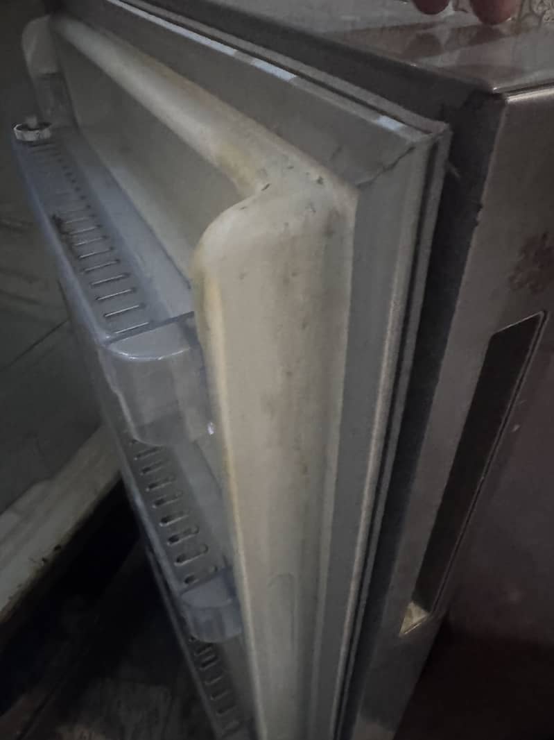 Refrigerator 0