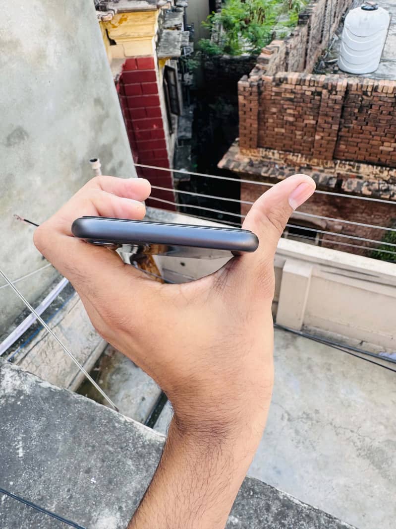 Apple iPhone 11 3