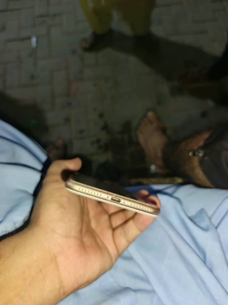 Apple iPhone 8 Plus 3