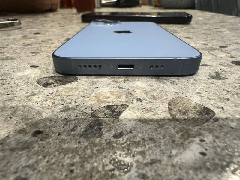 Apple iPhone 14 4