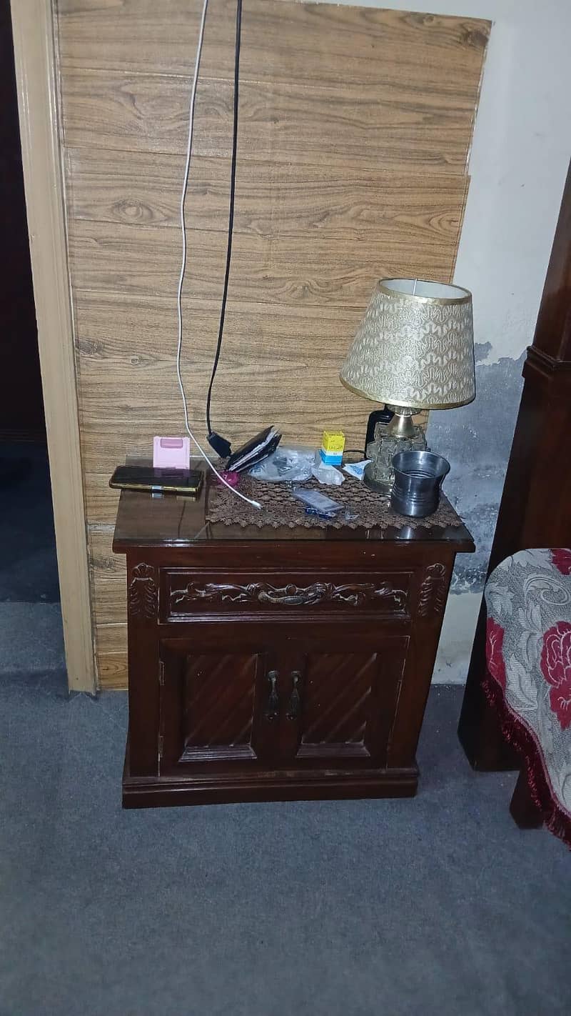 Bed Set- Side Table / Dressing TABLE 4