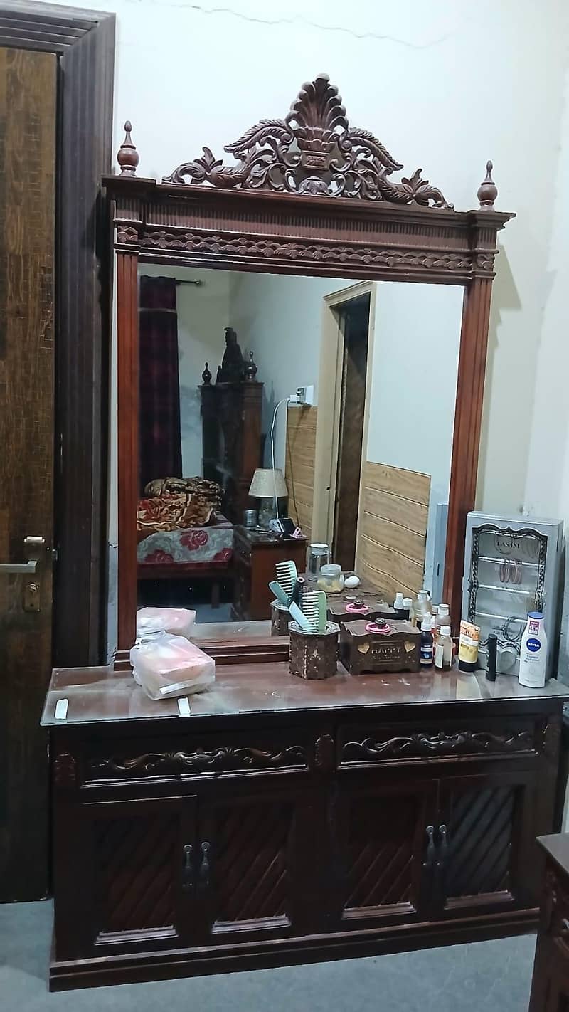 Bed Set- Side Table / Dressing TABLE 6