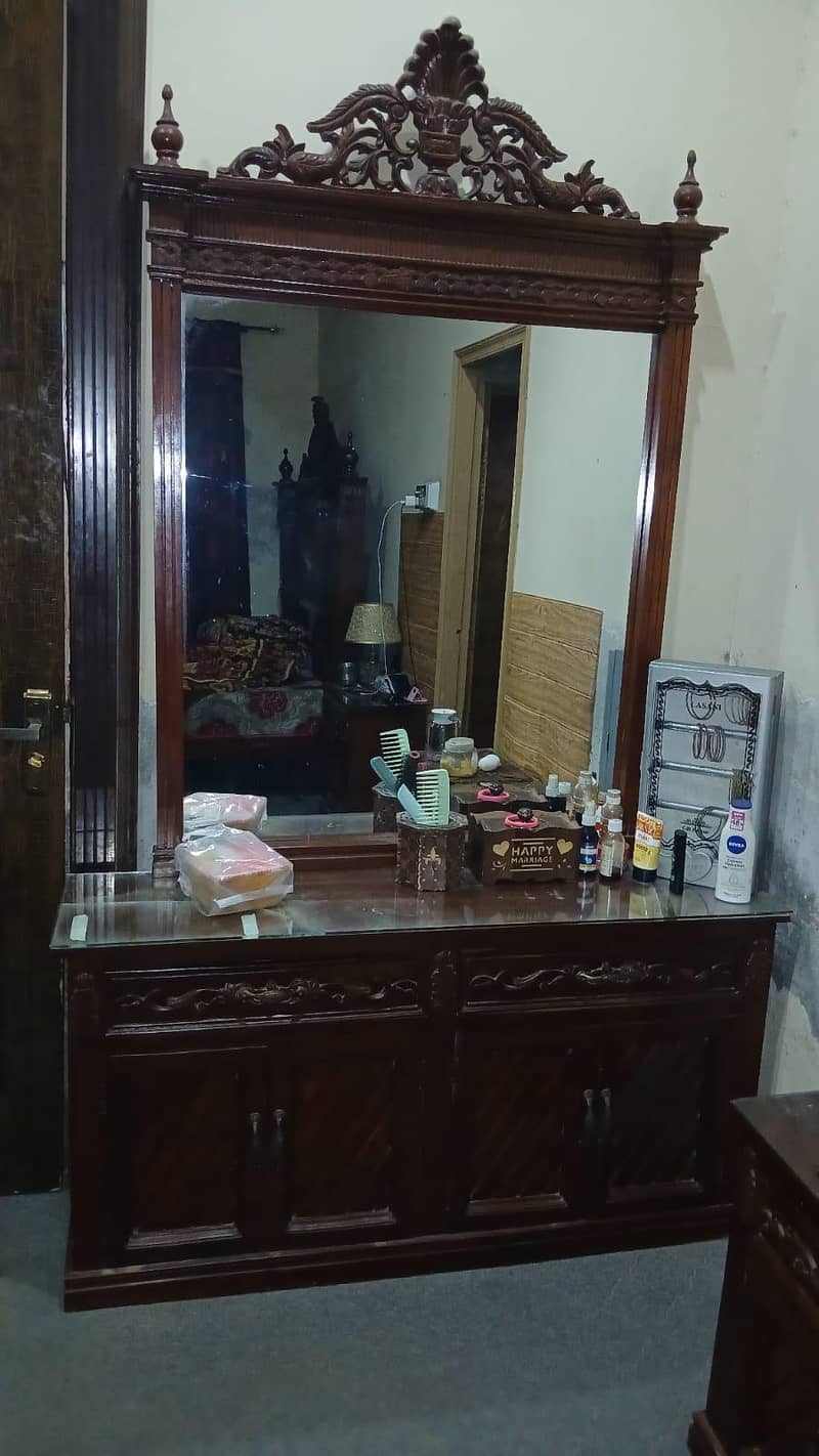 Bed Set- Side Table / Dressing TABLE 7