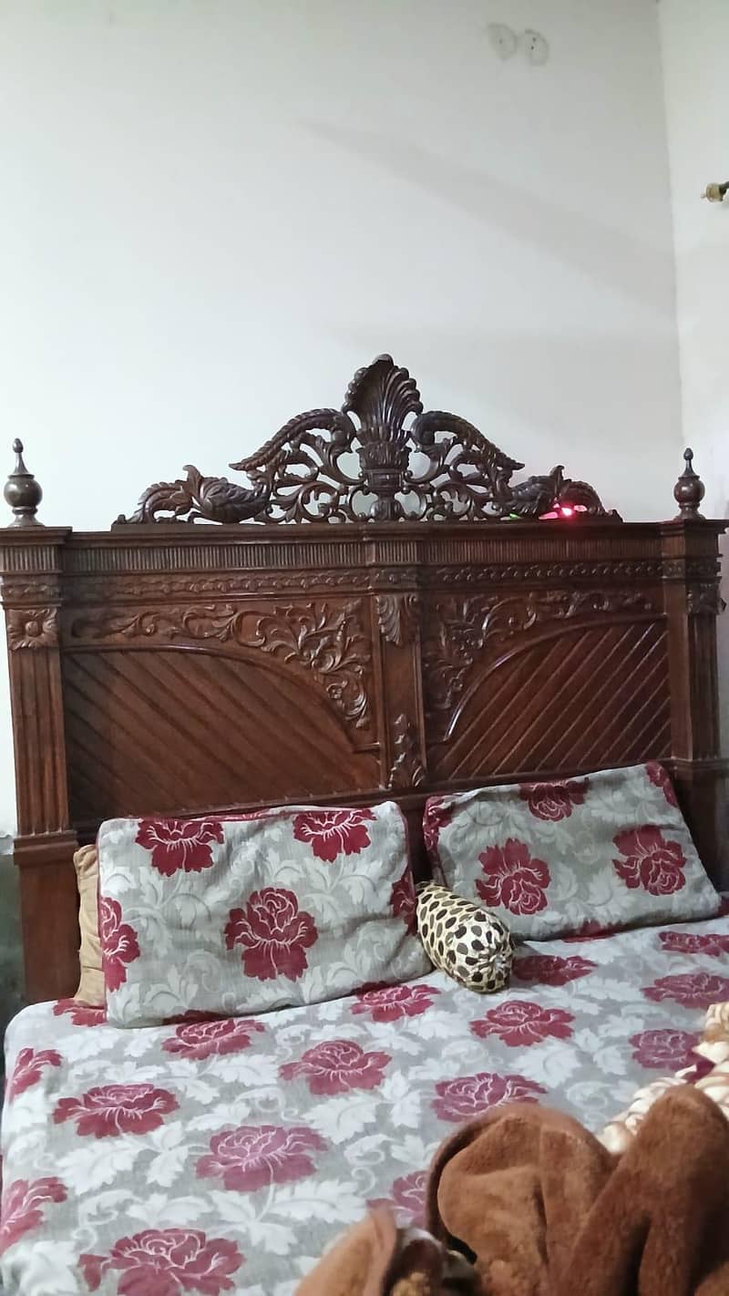 Bed Set- Side Table / Dressing TABLE 1
