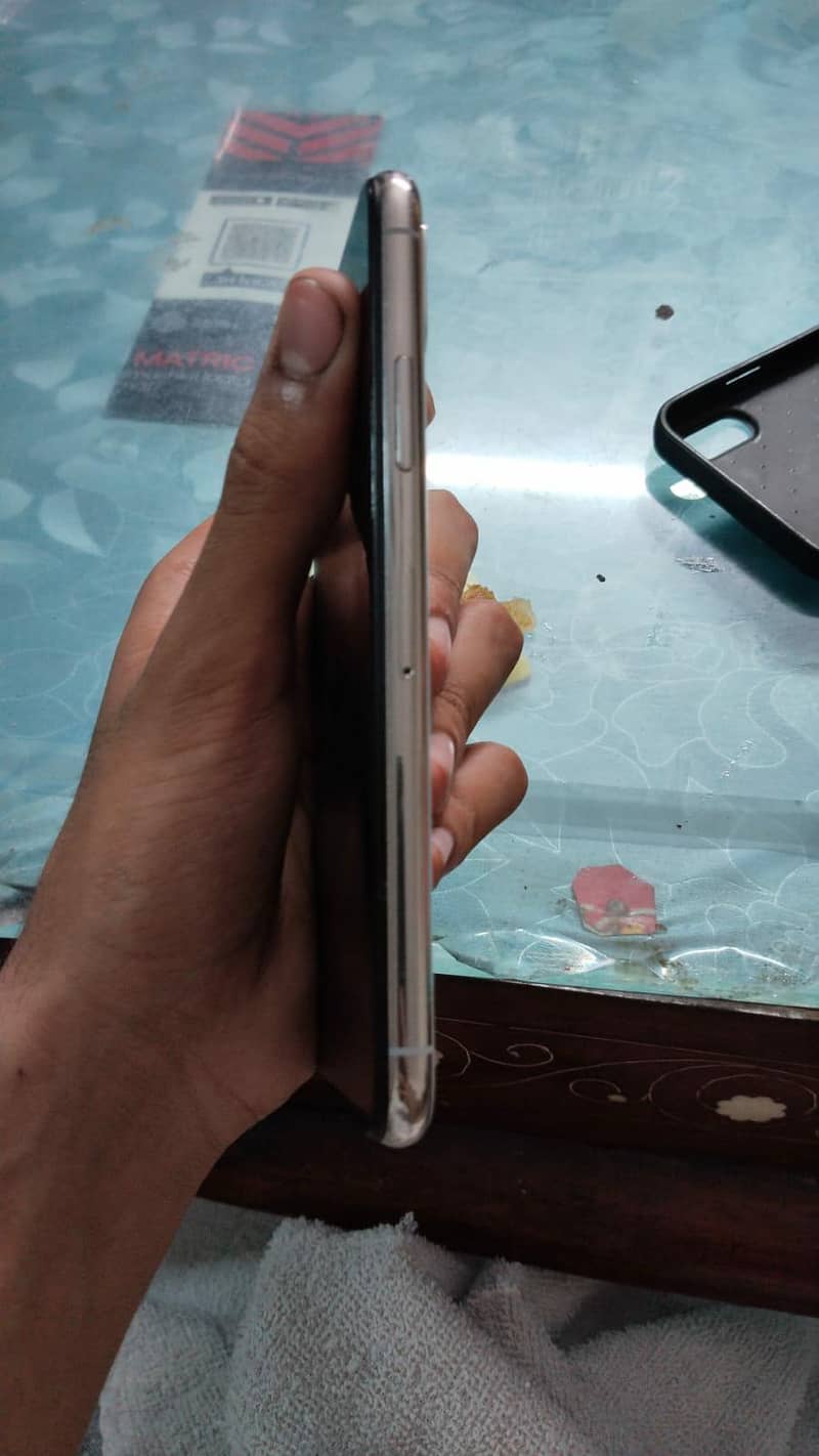 Apple iPhone X 3