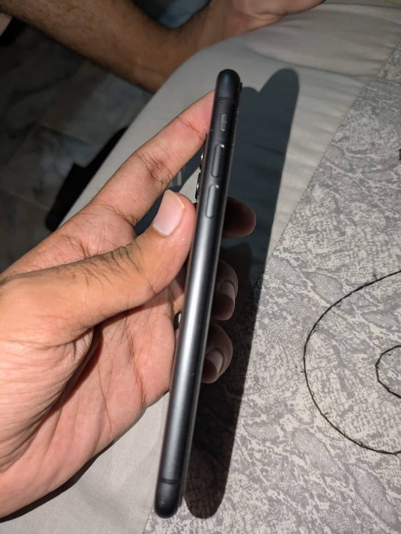 Apple iPhone 11 3