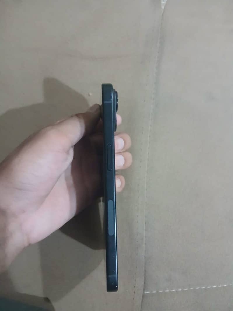 iPhone 15 2