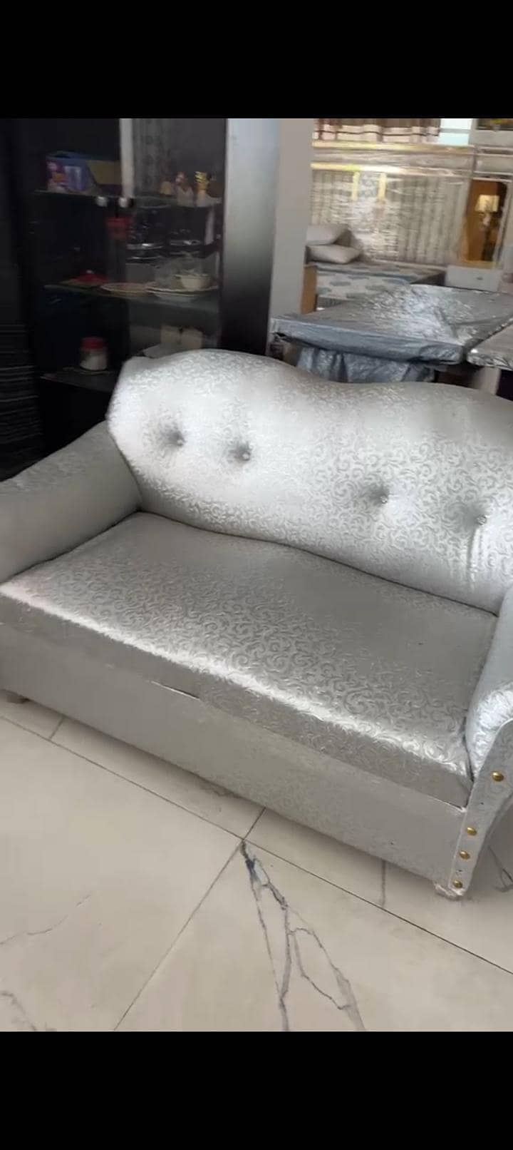 خوبصورت Sofa Set برائے فروخت – Excellent Condition 2