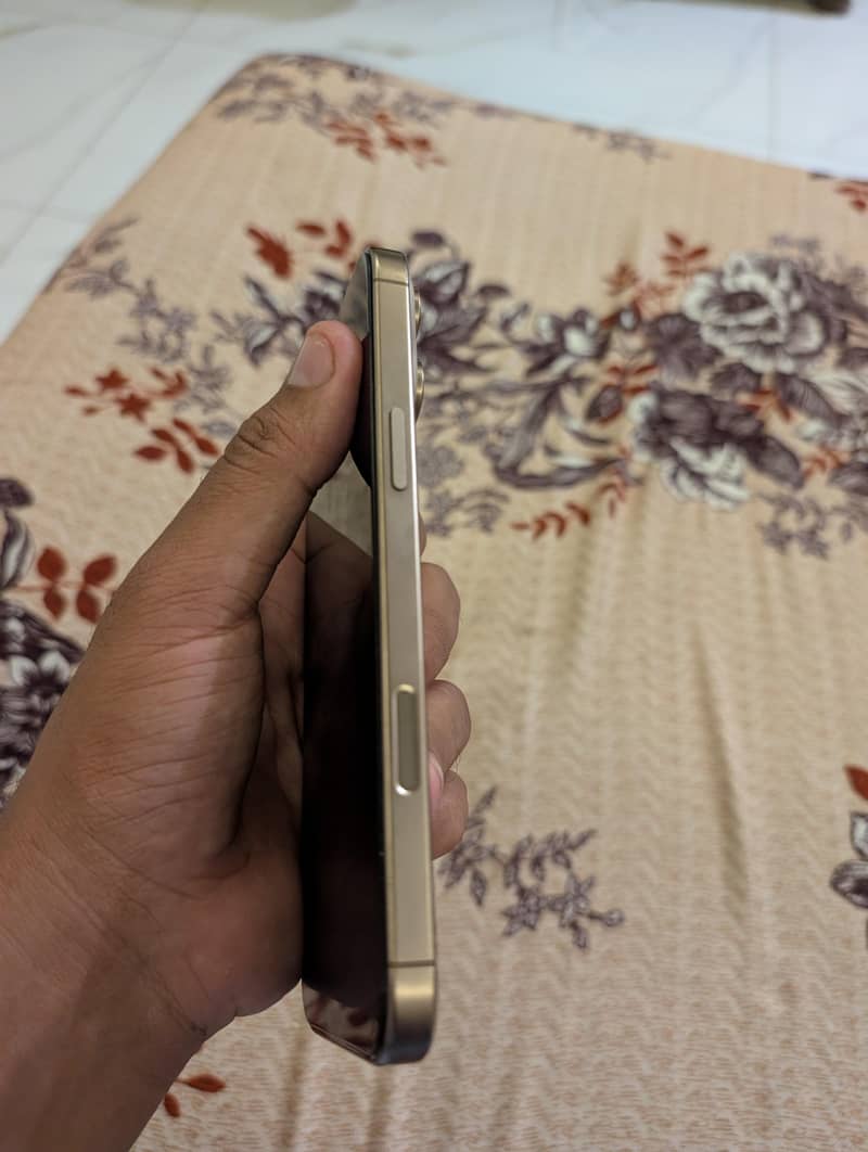 Iphone 16 pro max 3