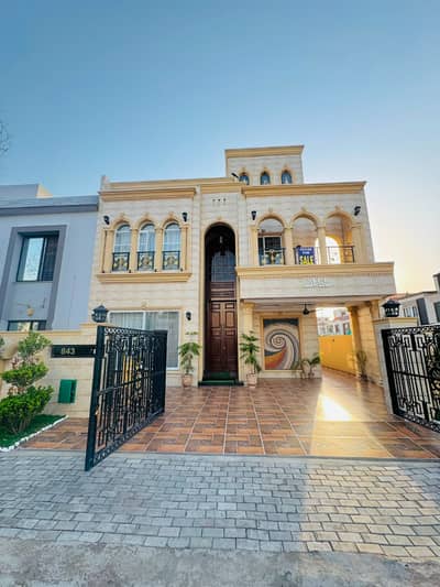 Brand New 10.5 Marla House With Sui Gas Available For Sale In Overseas B Bahria Town Lahore