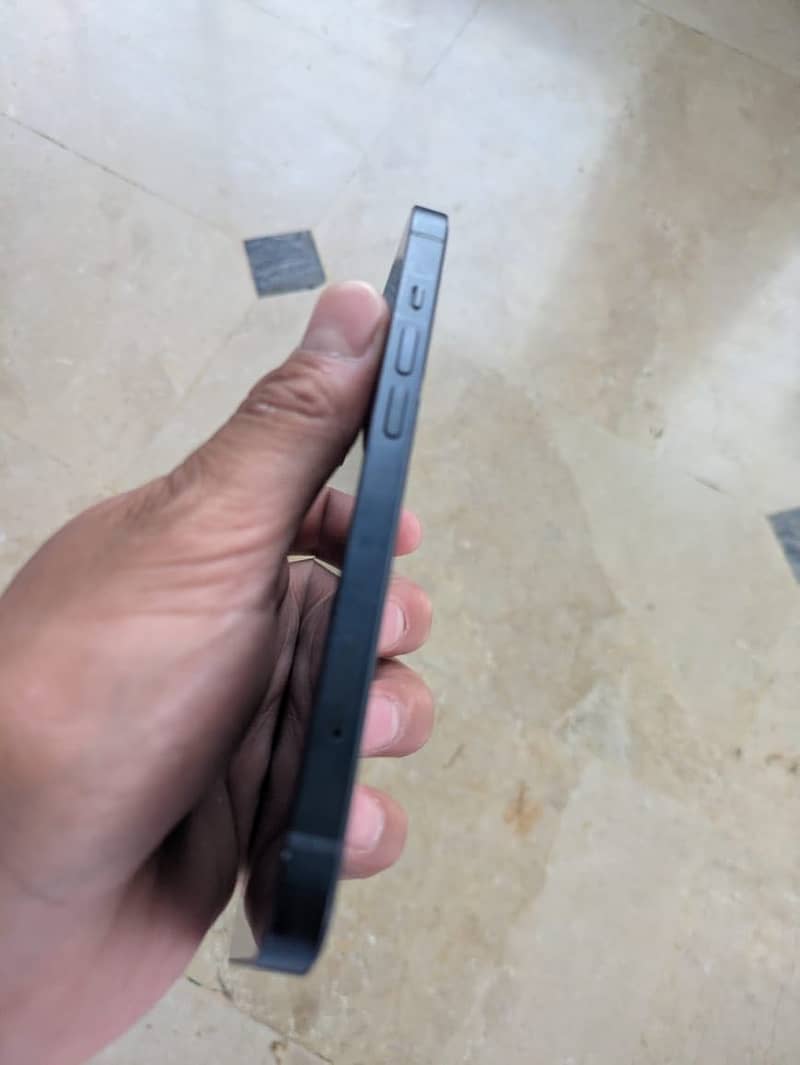 Apple iPhone 13 2