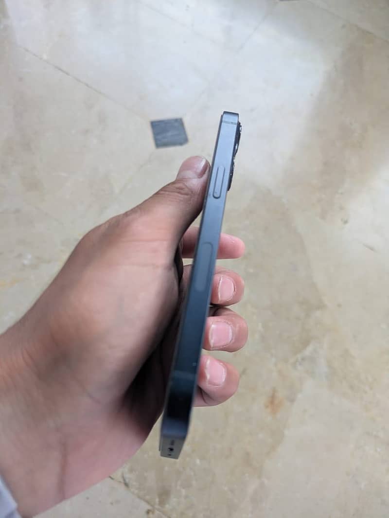 Apple iPhone 13 4