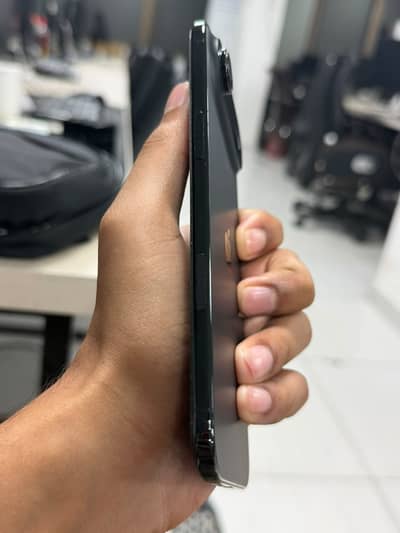 Apple iPhone 17 Air in warranty