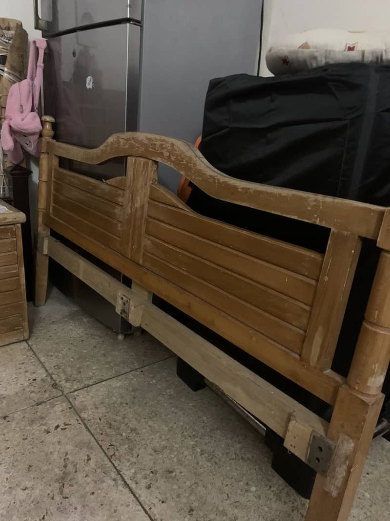 Bed with accessories 0