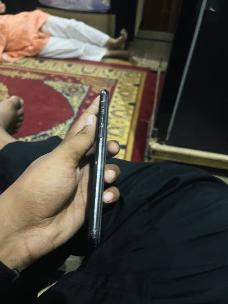 Apple iPhone X 4