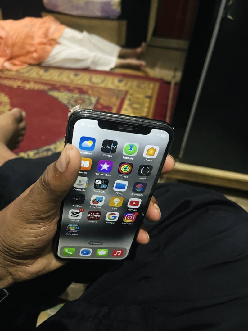 Apple iPhone X 10