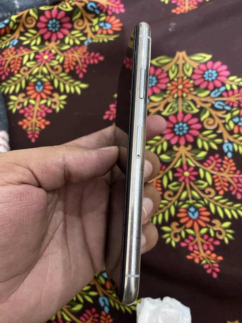 Apple iPhone X 4