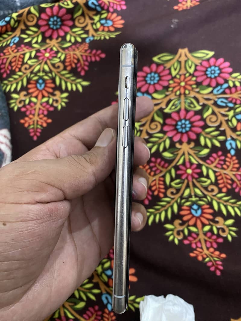 Apple iPhone X 5