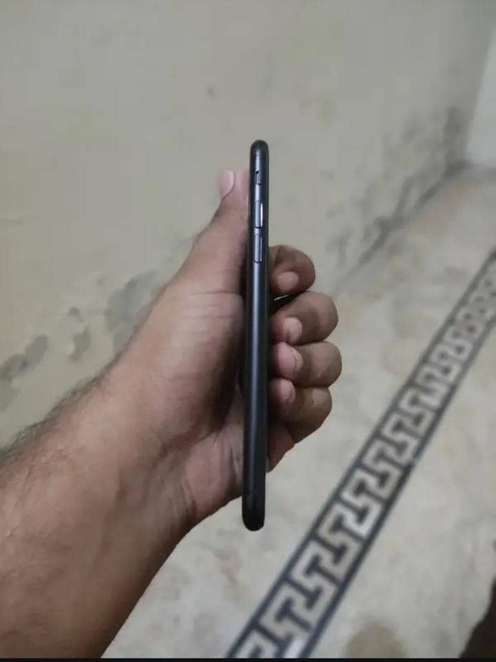 Apple iPhone SE 6