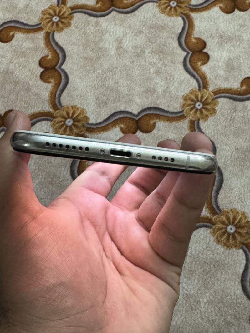 Apple iPhone X 4