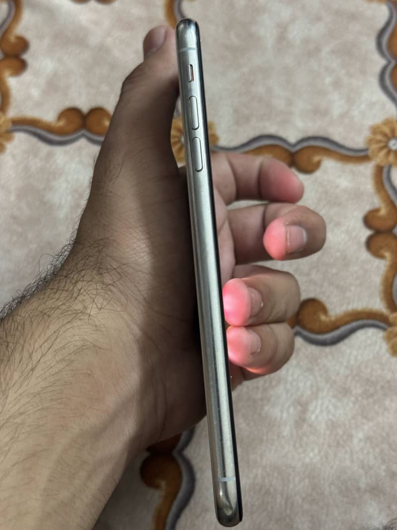 Apple iPhone X 5