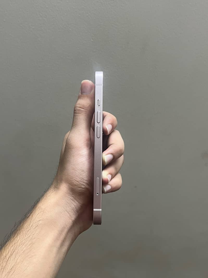 Apple iPhone 13 2