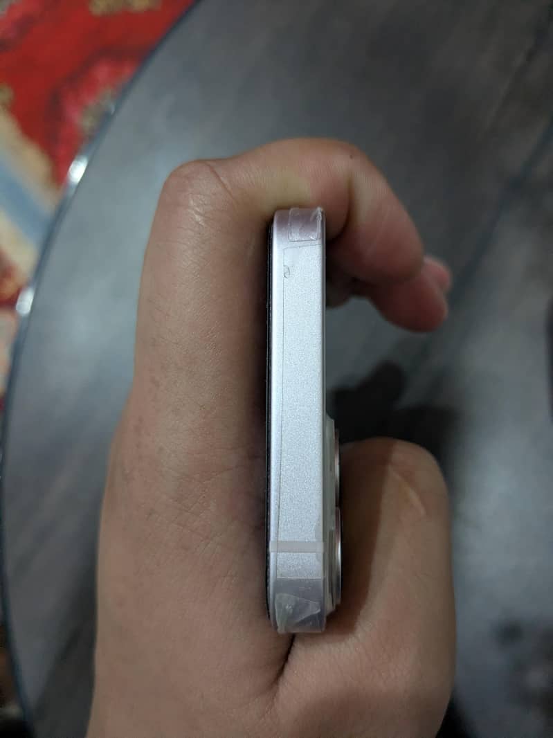 Apple iPhone 13 mini 1