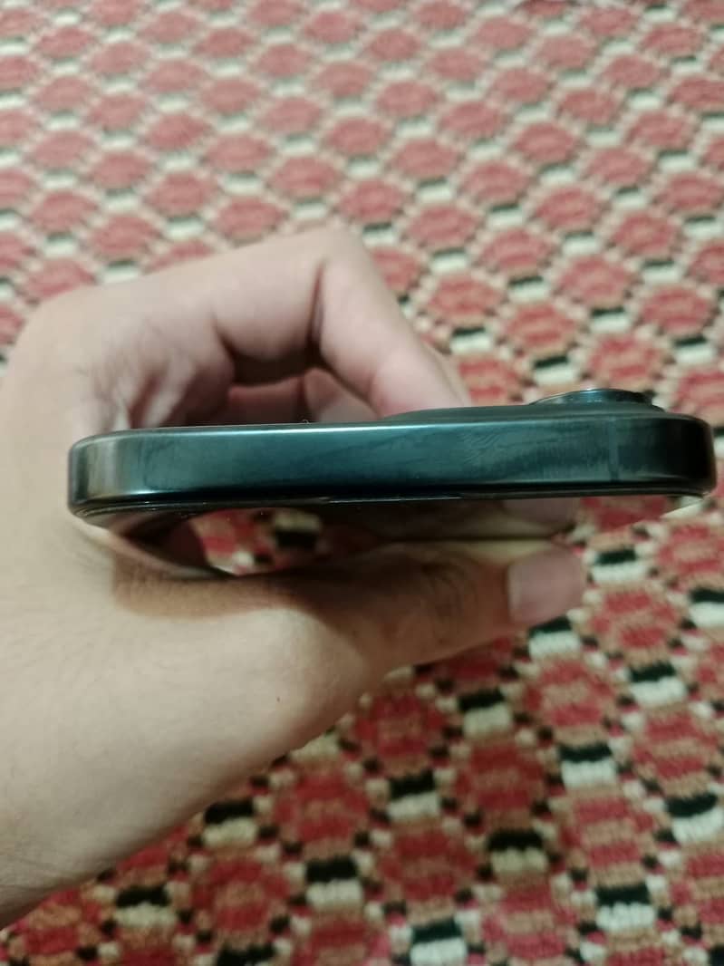 Apple iPhone 16 Pro Max 6