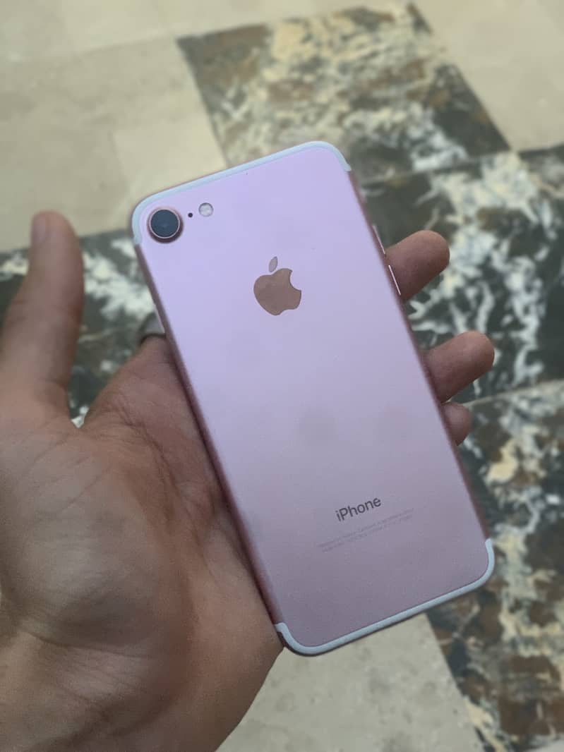 Apple iPhone 7 0