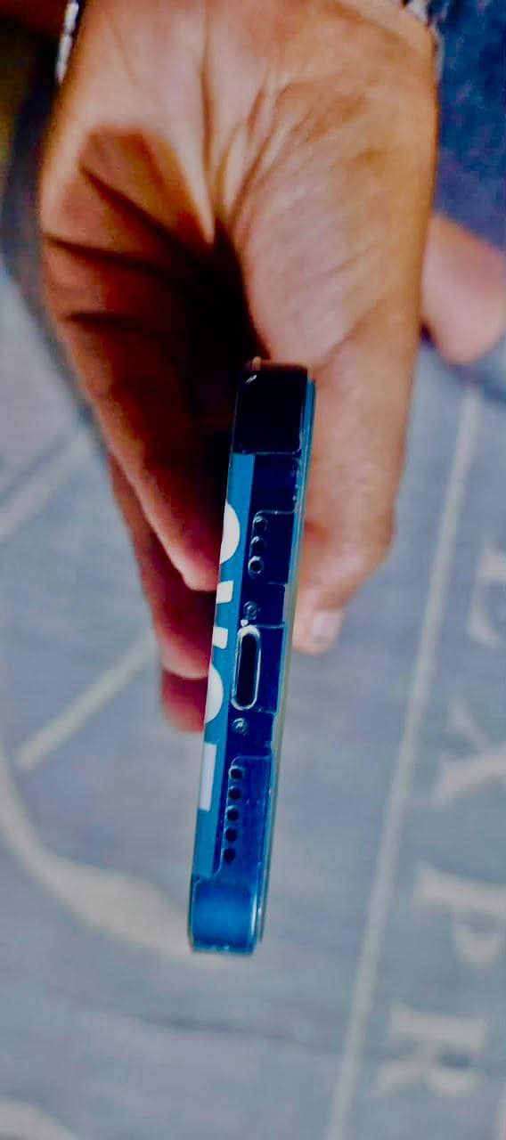 Apple iPhone 13 2