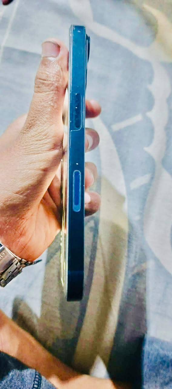 Apple iPhone 13 4