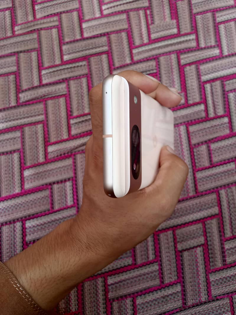 Google Pixel 8 4