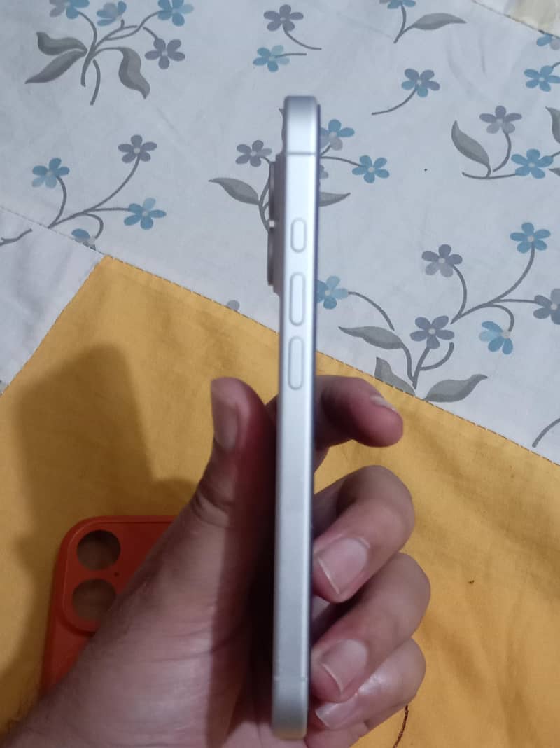 Apple iPhone 16 1