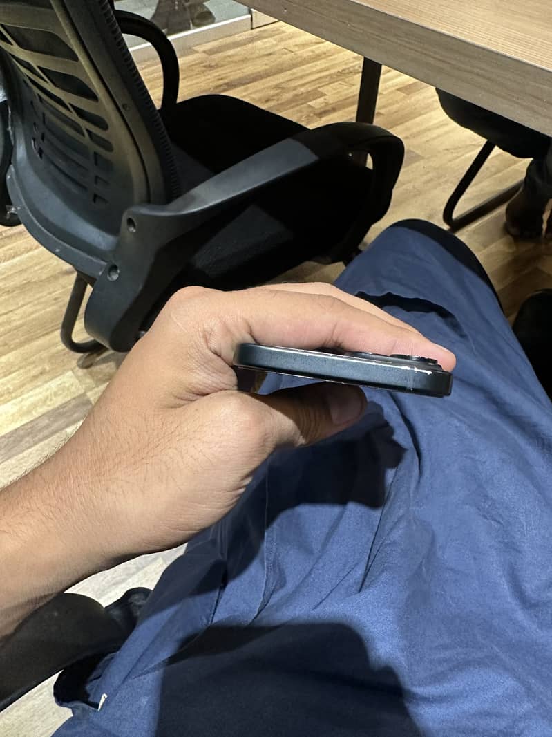 Apple iPhone 15 4
