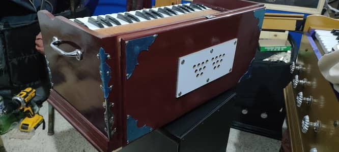 Harmoniums