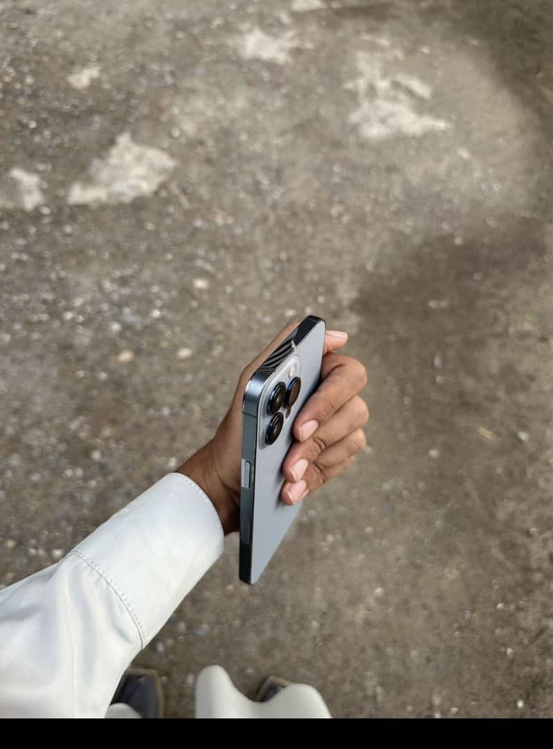 Apple iPhone 13 Pro Max 2